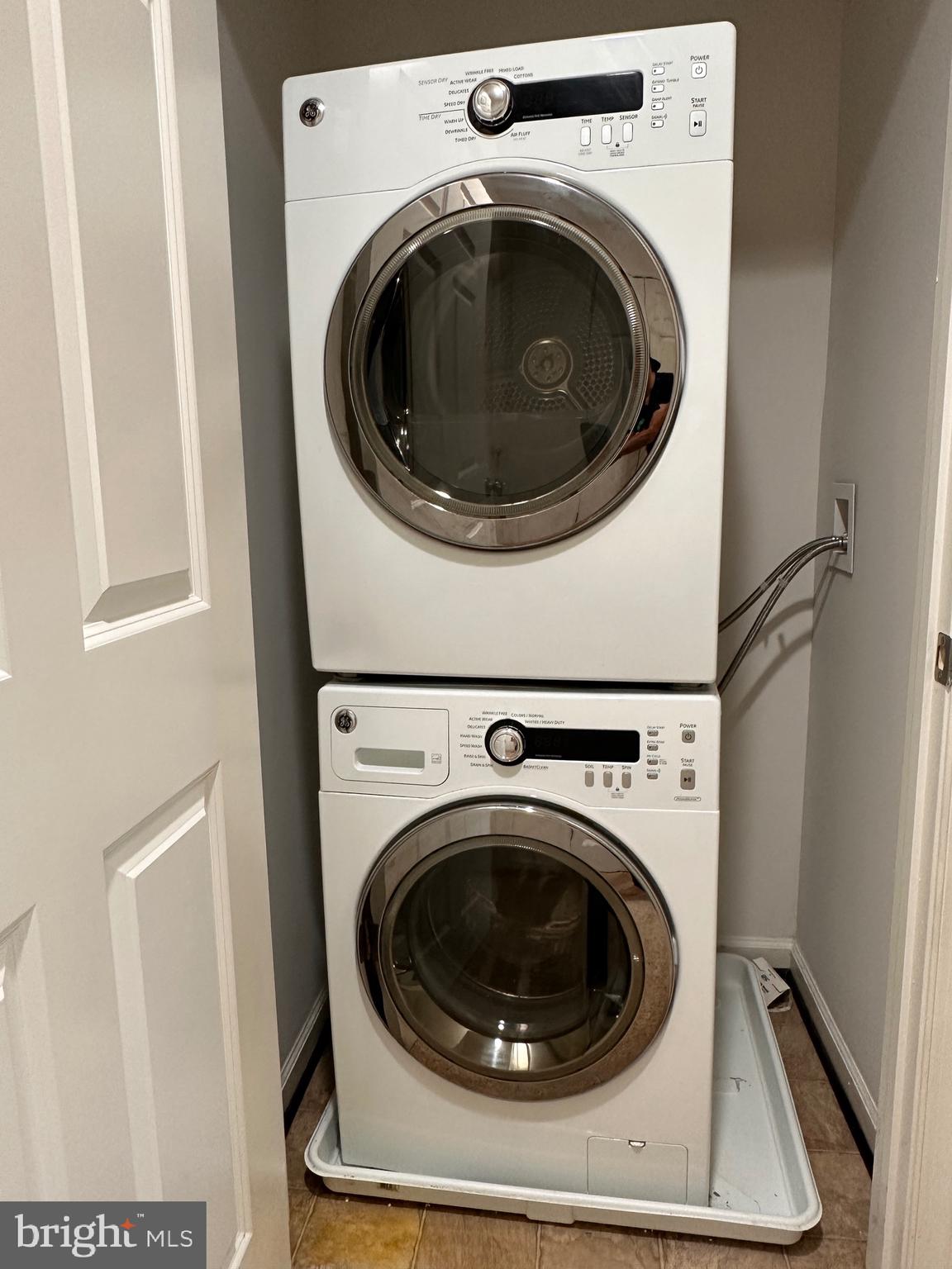 111 Fading Star Court Stephenson, VA 22656 - Photo 22 of 25 a utility room with dryer and washer
