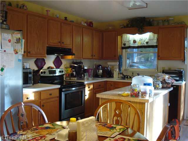 2910 Rockcrusher Road Lexington, NC 27292 - Photo 3 of 13 Kitchen.