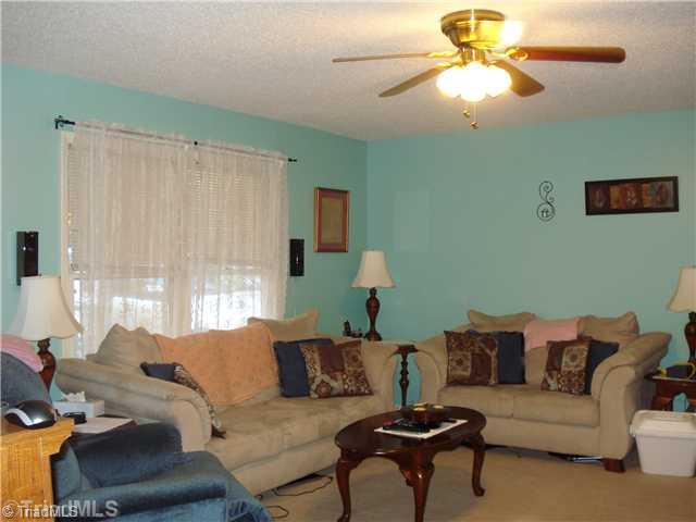 2910 Rockcrusher Road Lexington, NC 27292 - Photo 5 of 13 Living Room.