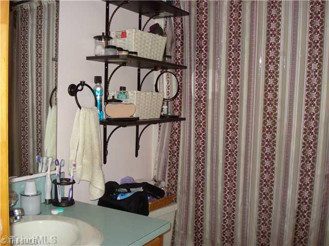 2910 Rockcrusher Road Lexington, NC 27292 - Photo 7 of 13 Master Bath/Spa.