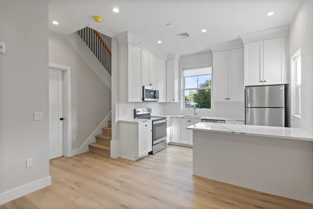 $2,500 | 186 Bedford Street, Unit 201, Lexington, MA 02420