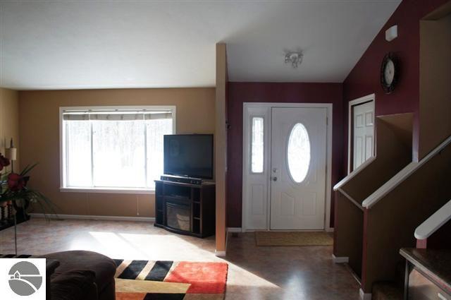 3256 Nimrod Road Traverse City, MI 49685 - Photo 5 of 31 1742577-4.JPG