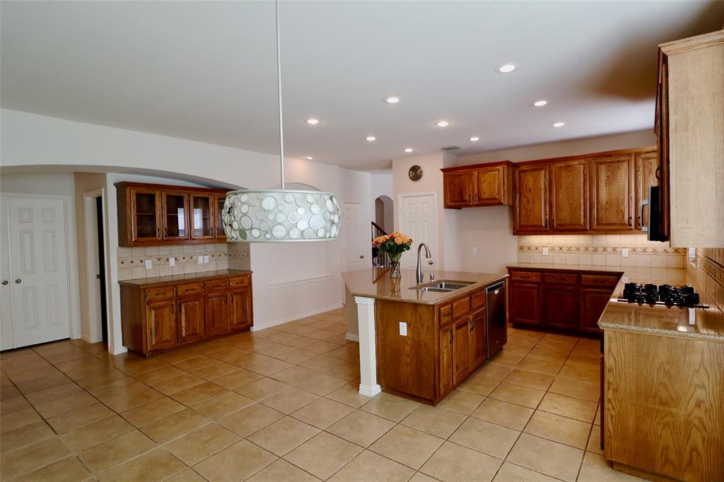 6421 Double Creek Road Frisco, TX 75035 - Photo 9 of 30
