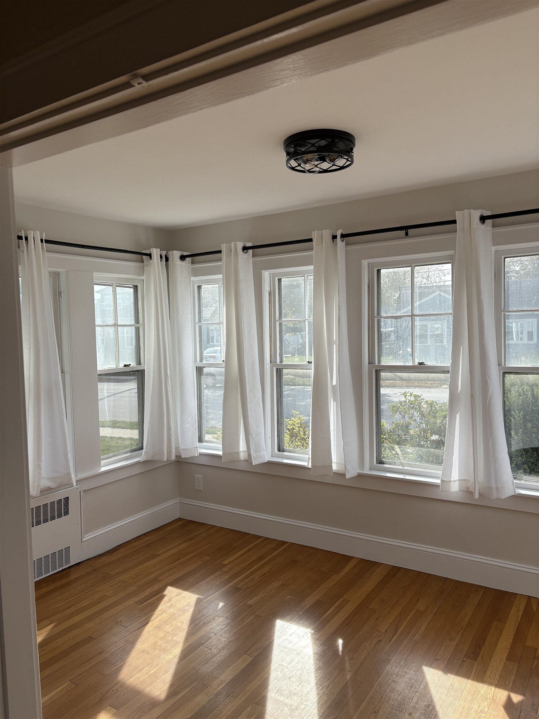 81 Allds Street Nashua, NH 03060 - Photo 14 of 34