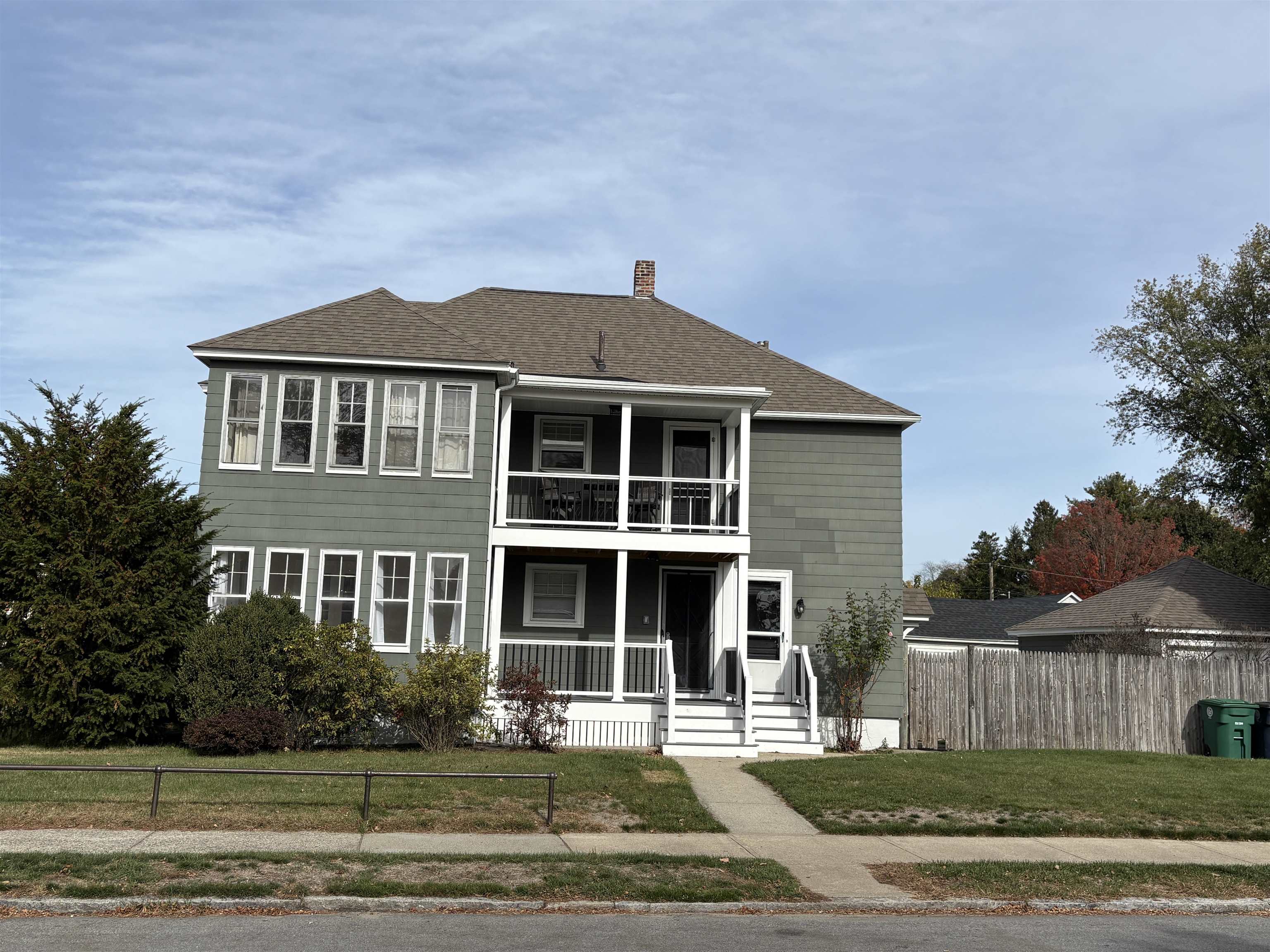 81 Allds Street Nashua, NH 03060 - Photo 2 of 34