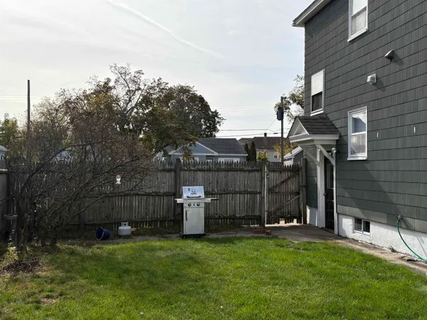 $2,500 | 81 Allds Street, Nashua, NH 03060