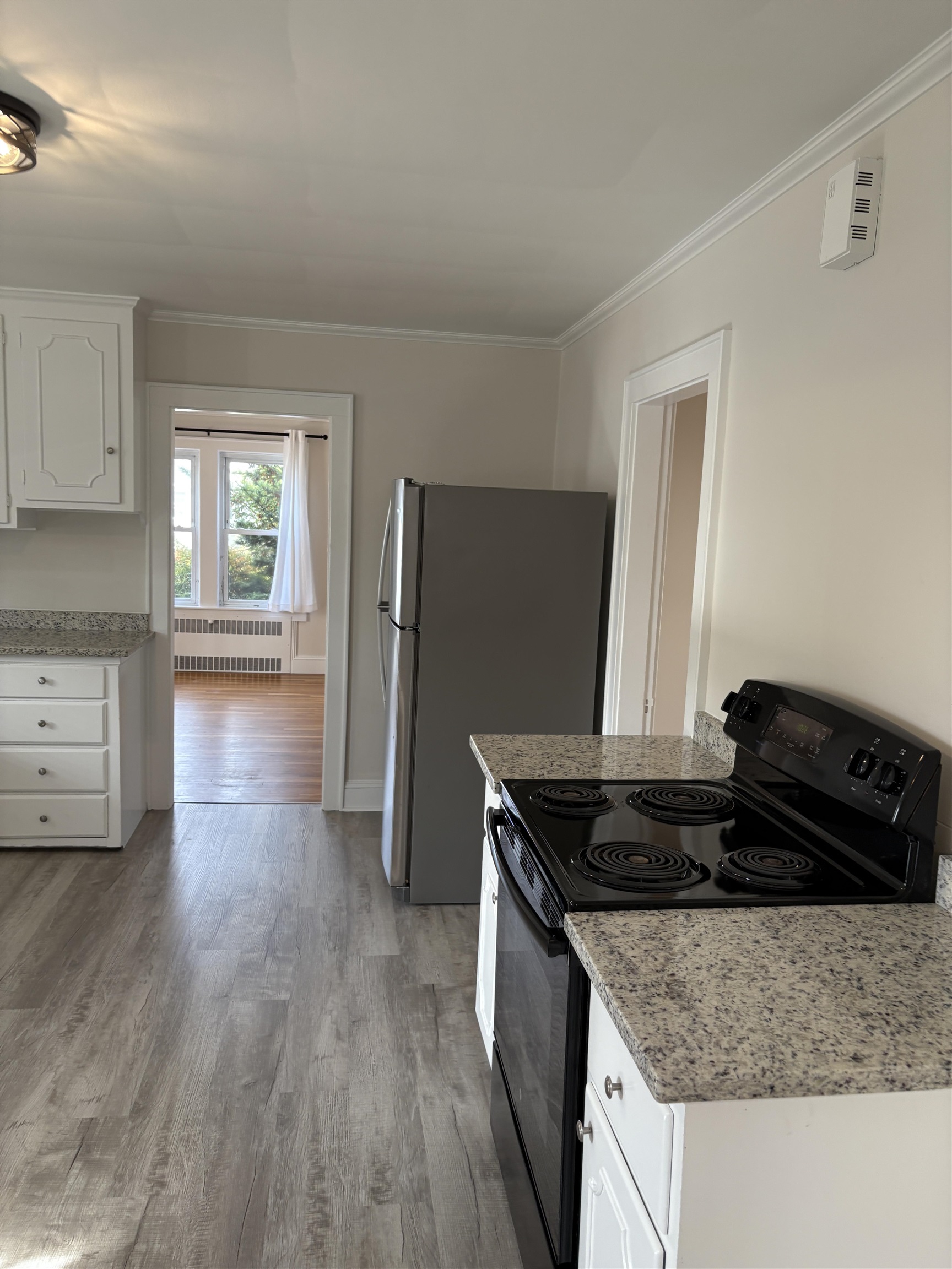 81 Allds Street Nashua, NH 03060 - Photo 7 of 34