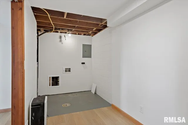 $174,900 | 18658 Blackhawk Drive, Girard, IL 62640