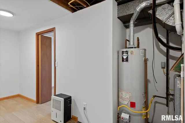 $174,900 | 18658 Blackhawk Drive, Girard, IL 62640