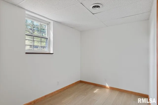 $174,900 | 18658 Blackhawk Drive, Girard, IL 62640