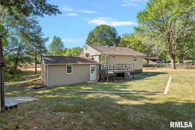 $174,900 | 18658 Blackhawk Drive, Girard, IL 62640