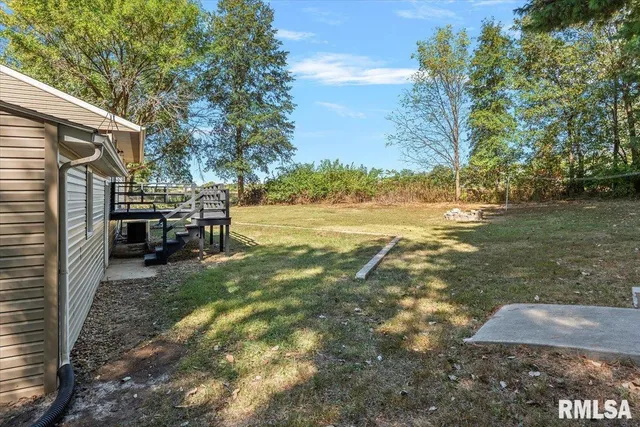 $174,900 | 18658 Blackhawk Drive, Girard, IL 62640