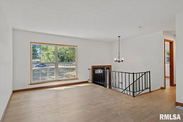 $174,900 | 18658 Blackhawk Drive, Girard, IL 62640