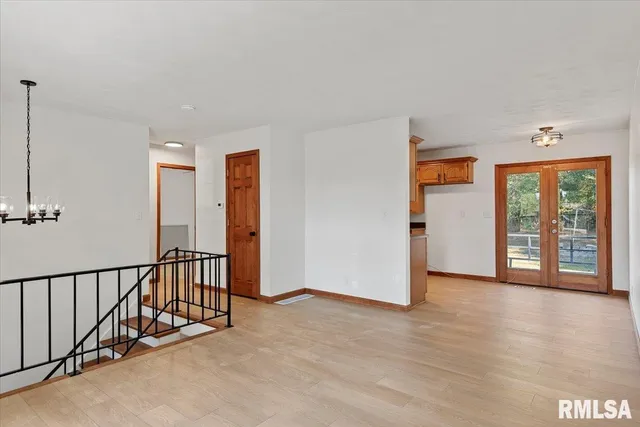 $174,900 | 18658 Blackhawk Drive, Girard, IL 62640