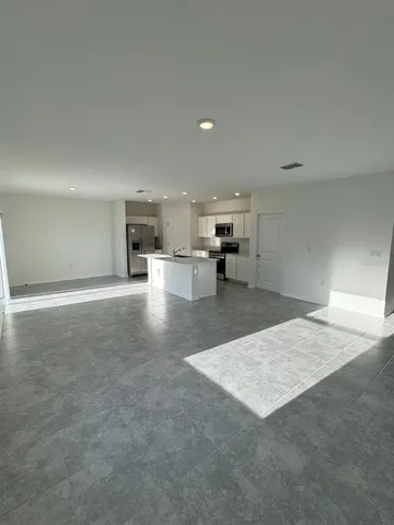 $2,050 | 724 Reggie Road, Winter Haven, FL 33859