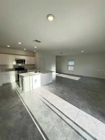 $2,050 | 724 Reggie Road, Winter Haven, FL 33859