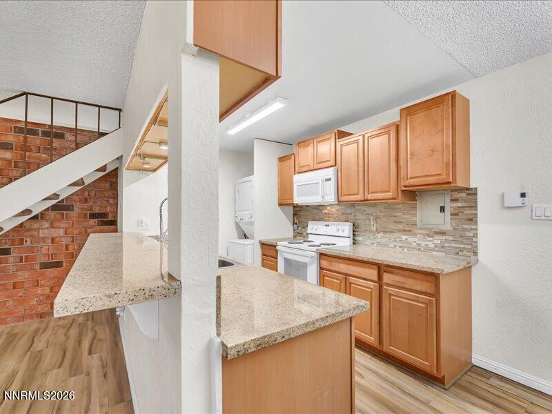 820 Jamaica Avenue, Unit 3 Reno, NV 89502 - Photo 8 of 19 a kitchen with a sink stove and cabinets