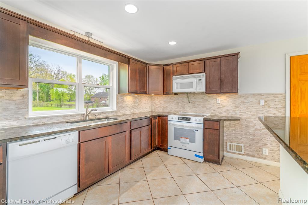 7841 Haggerty Road Belleville, MI 48111 - Photo 8 of 20