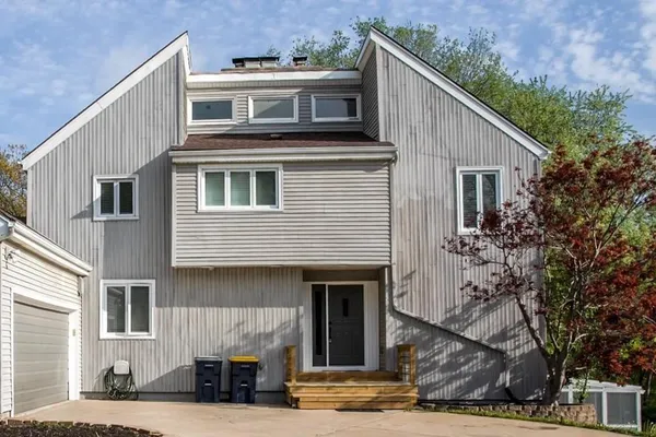 $415,000 | 1120 Northeast 97th Place, Kansas City, MO 64155