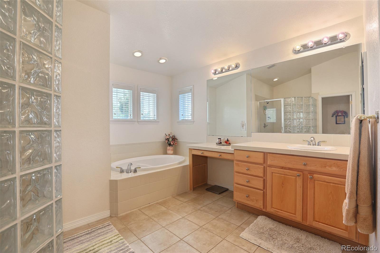 819 Ridgemont Circle Highlands Ranch, CO 80126 - Photo 17 of 28 Gallery Image 17
