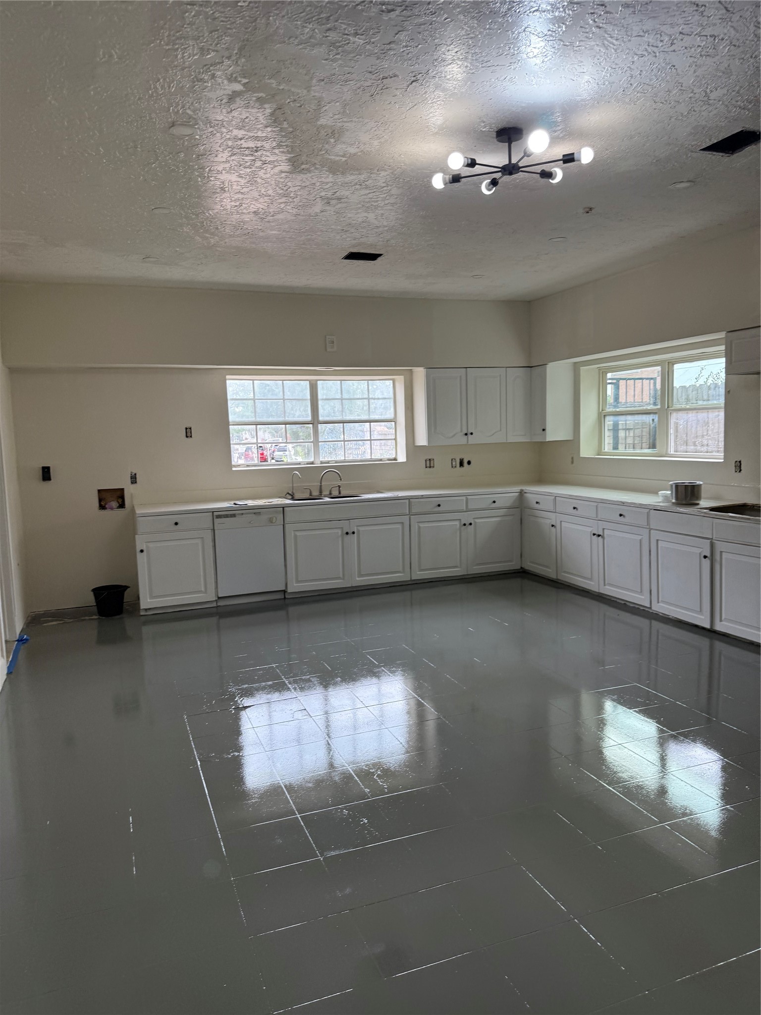8528 Beechnut Street Houston, TX 77036 - Photo 5 of 11 OVERSIZE KITCHEN