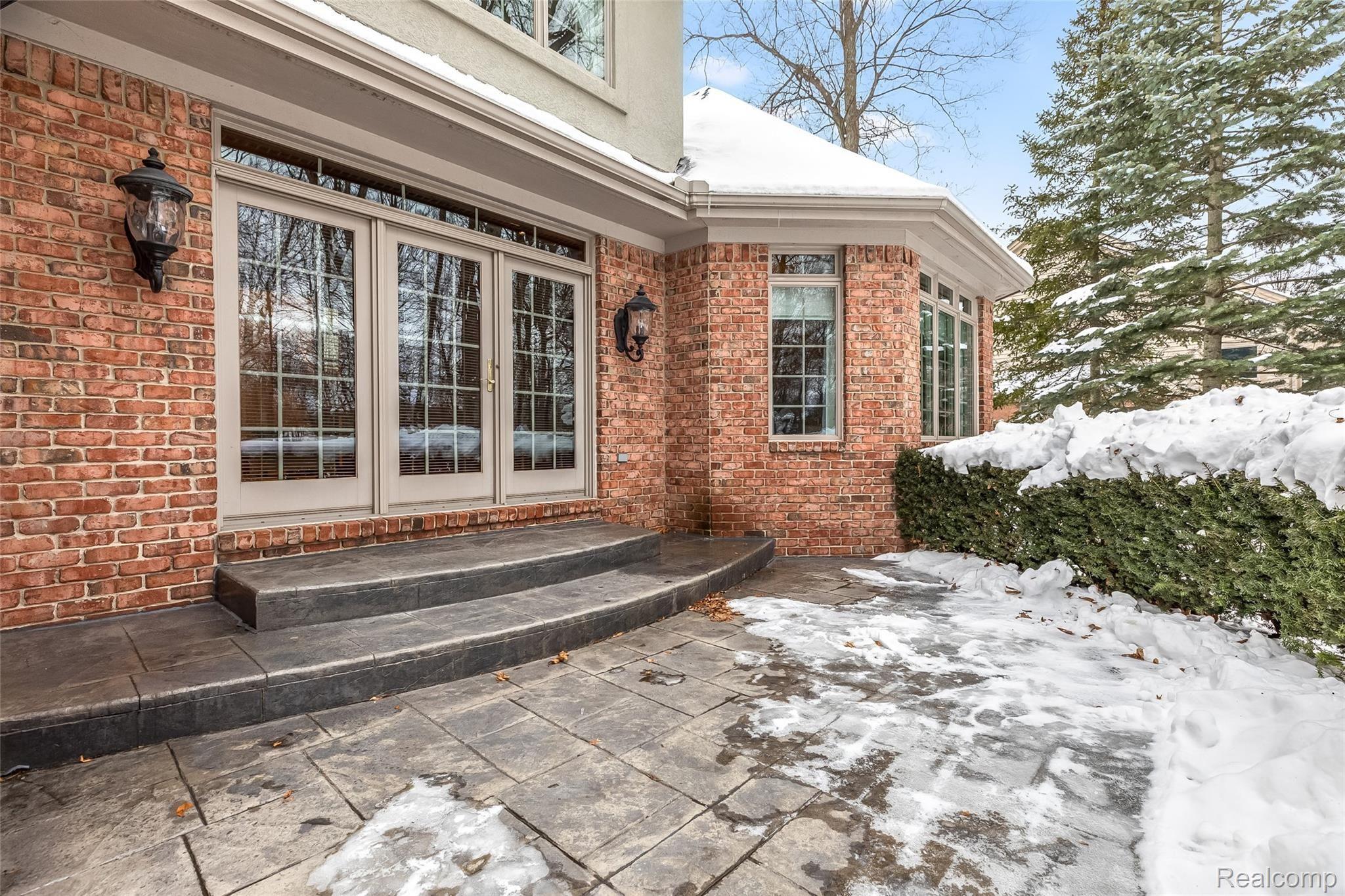 664 Inverness Highland, MI 48357 - Photo 55 of 77 9.Patio