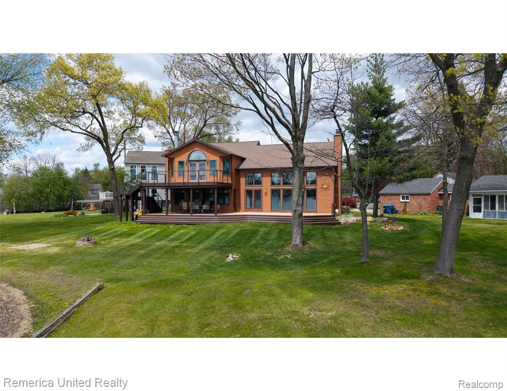4533 Horseshoe Road Waterford, MI 48328 - Photo 1 of 31