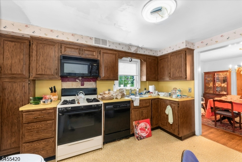 56 Denham Road Springfield, NJ 07081 - Photo 13 of 34 Gallery Image 13