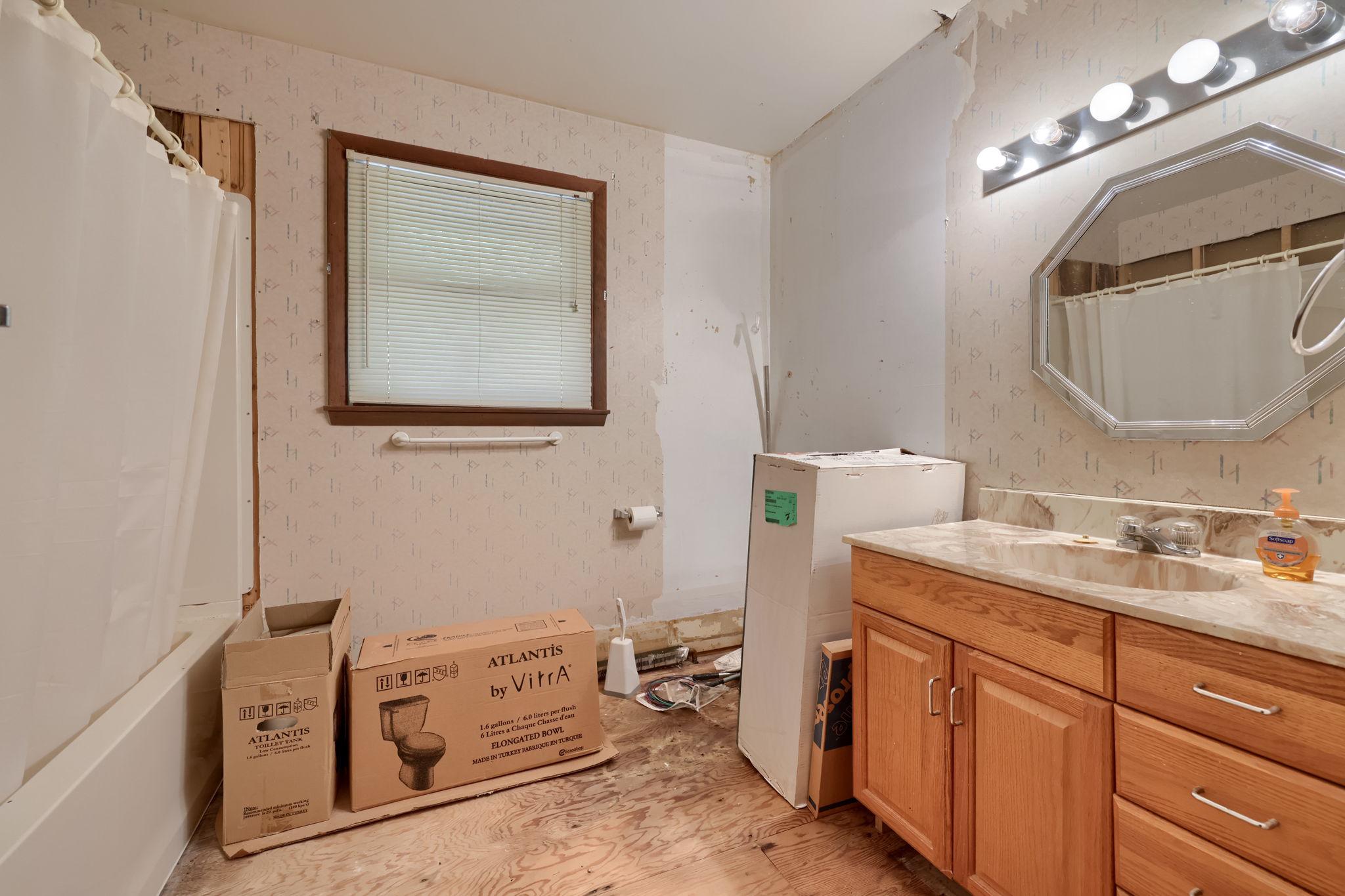 49 Preston Road Reading, PA 19608 - Photo 21 of 42 Bathroom - main level