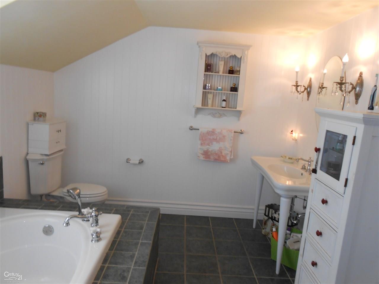 857 Hawthorne Road Grosse Pointe Woods, MI 48236 - Photo 18 of 44