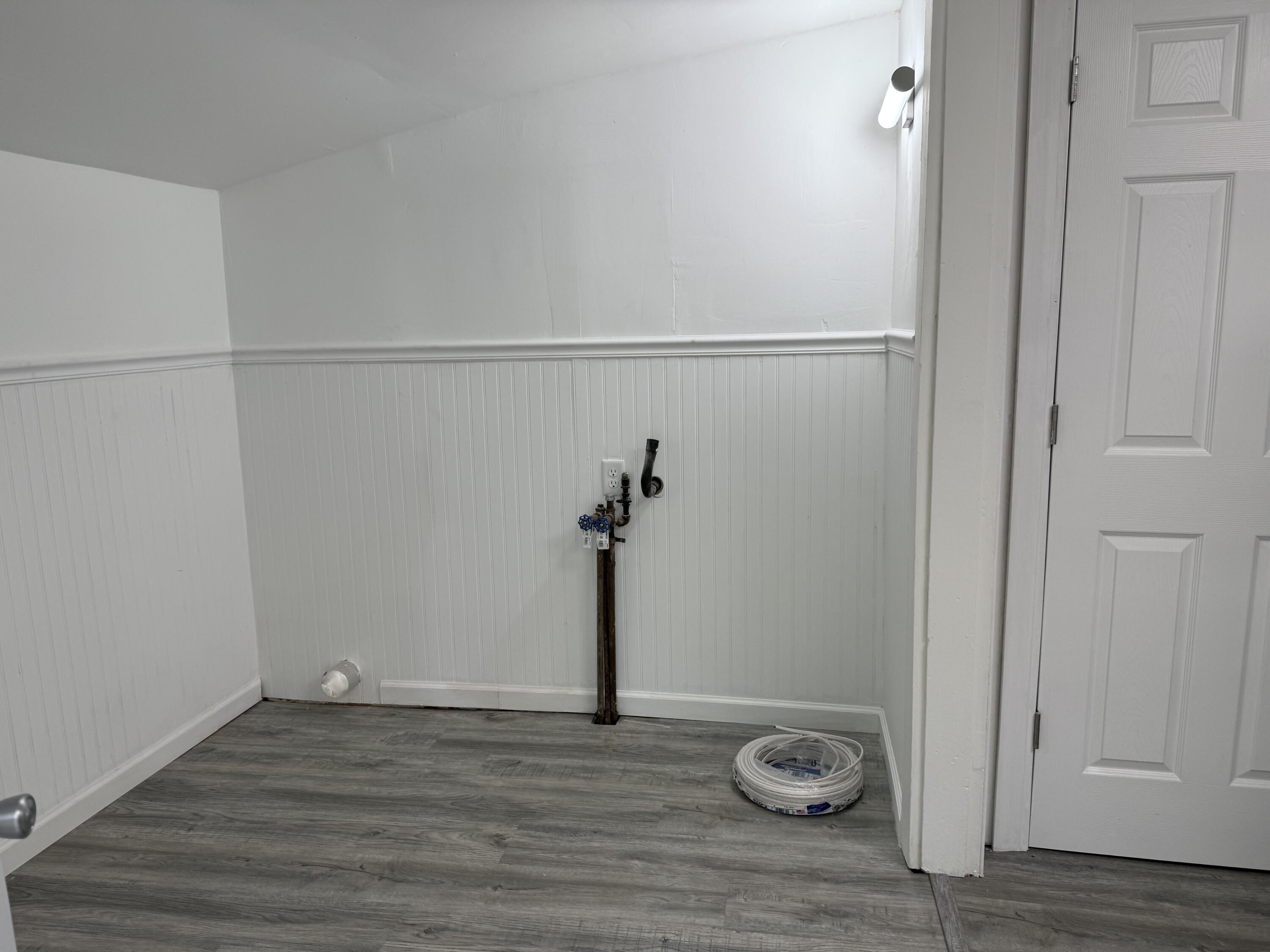 1008 Cooper Avenue Kalamazoo, MI 49048 - Photo 28 of 28 MAIN FLOOR LAUNDRY