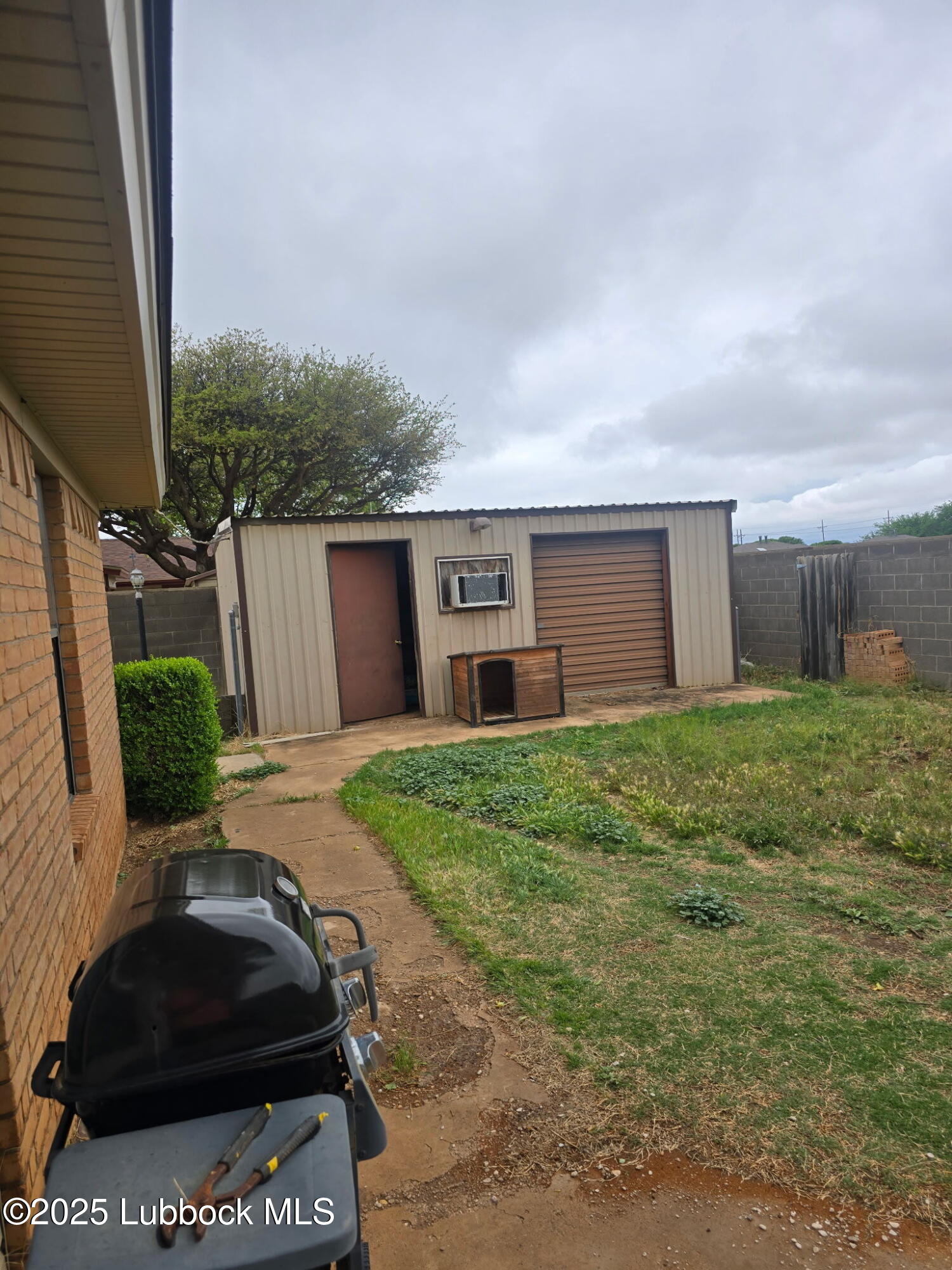 6004 68th Street Lubbock, TX 79424 - Photo 13 of 16 a backyard of a house with table and chairs