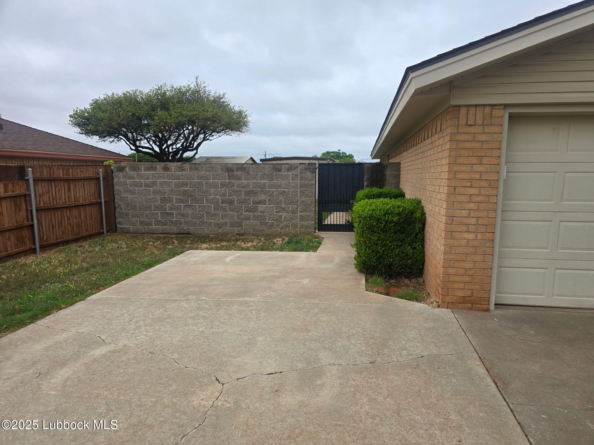 6004 68th Street Lubbock, TX 79424 - Photo 16 of 16 a view of a backyard