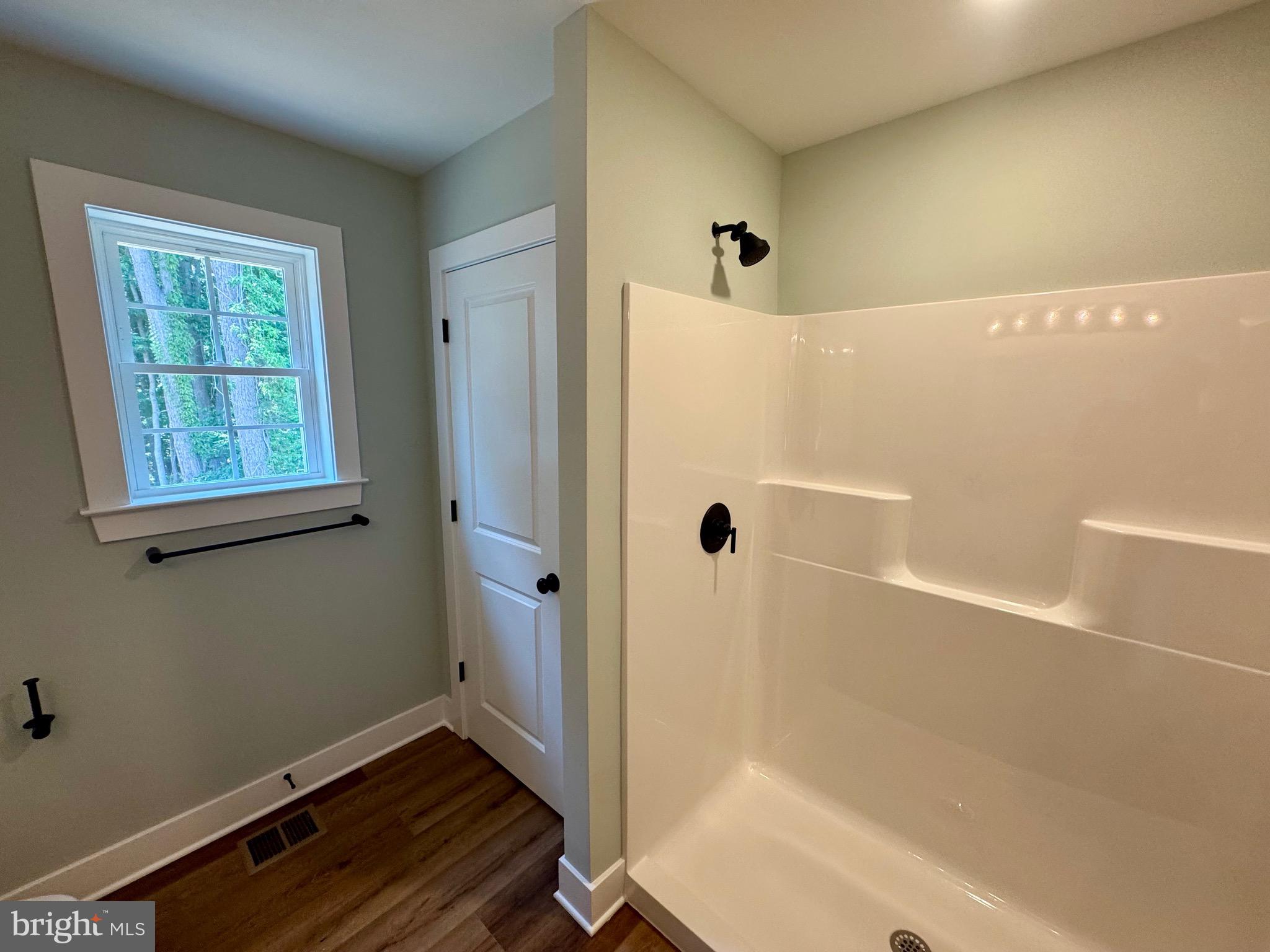 222 Long Point Road Stevensville, MD 21666 - Photo 20 of 44 a bathroom with a bathtub