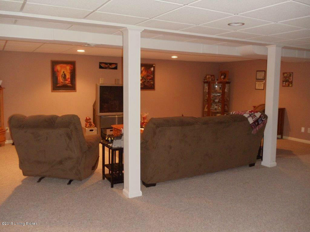 8604 Eula Road Louisville, KY 40219 - Photo 3 of 21 DSC06652