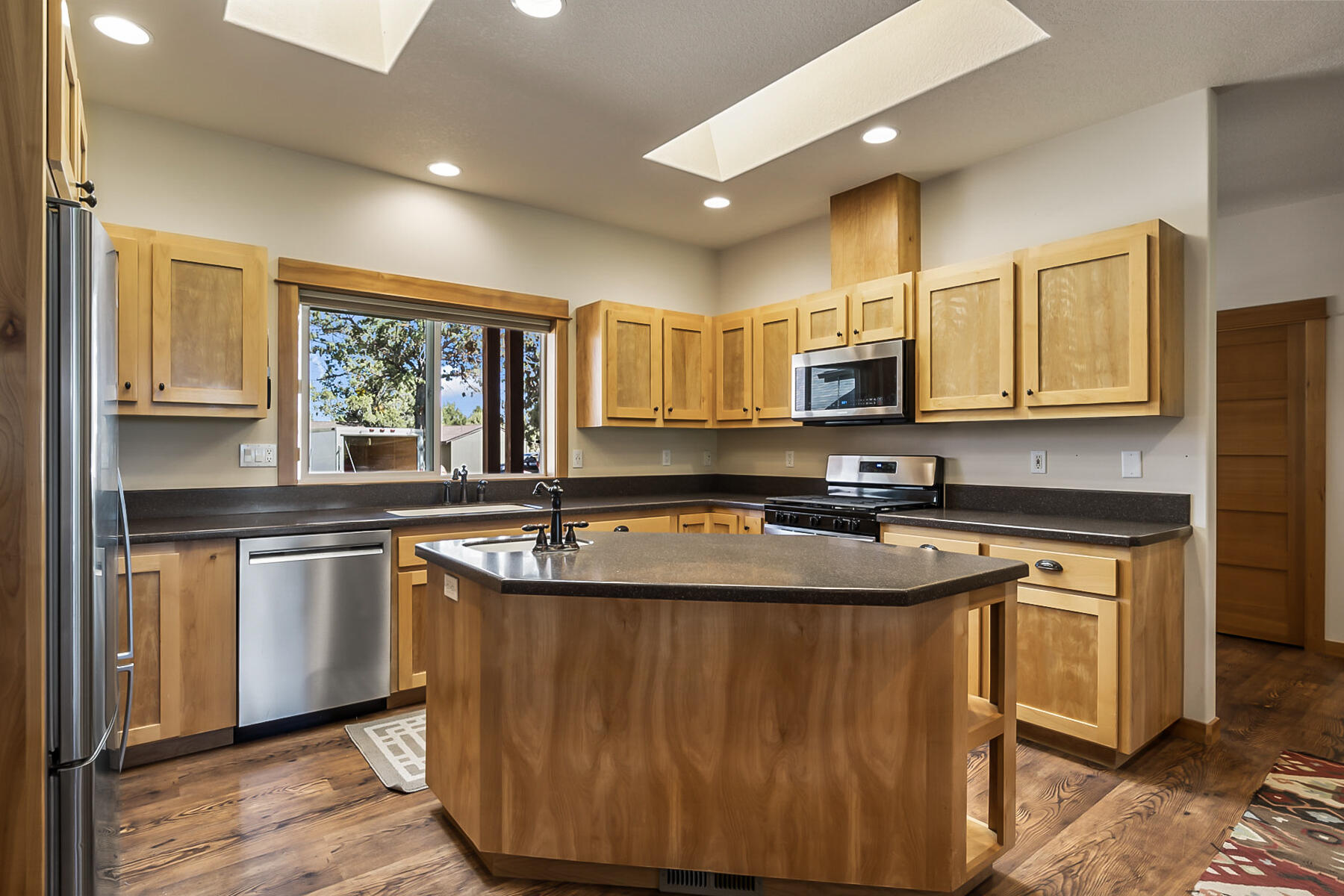 62880 Dickey Road Bend, OR 97701 - Photo 10 of 54 JH5_2013