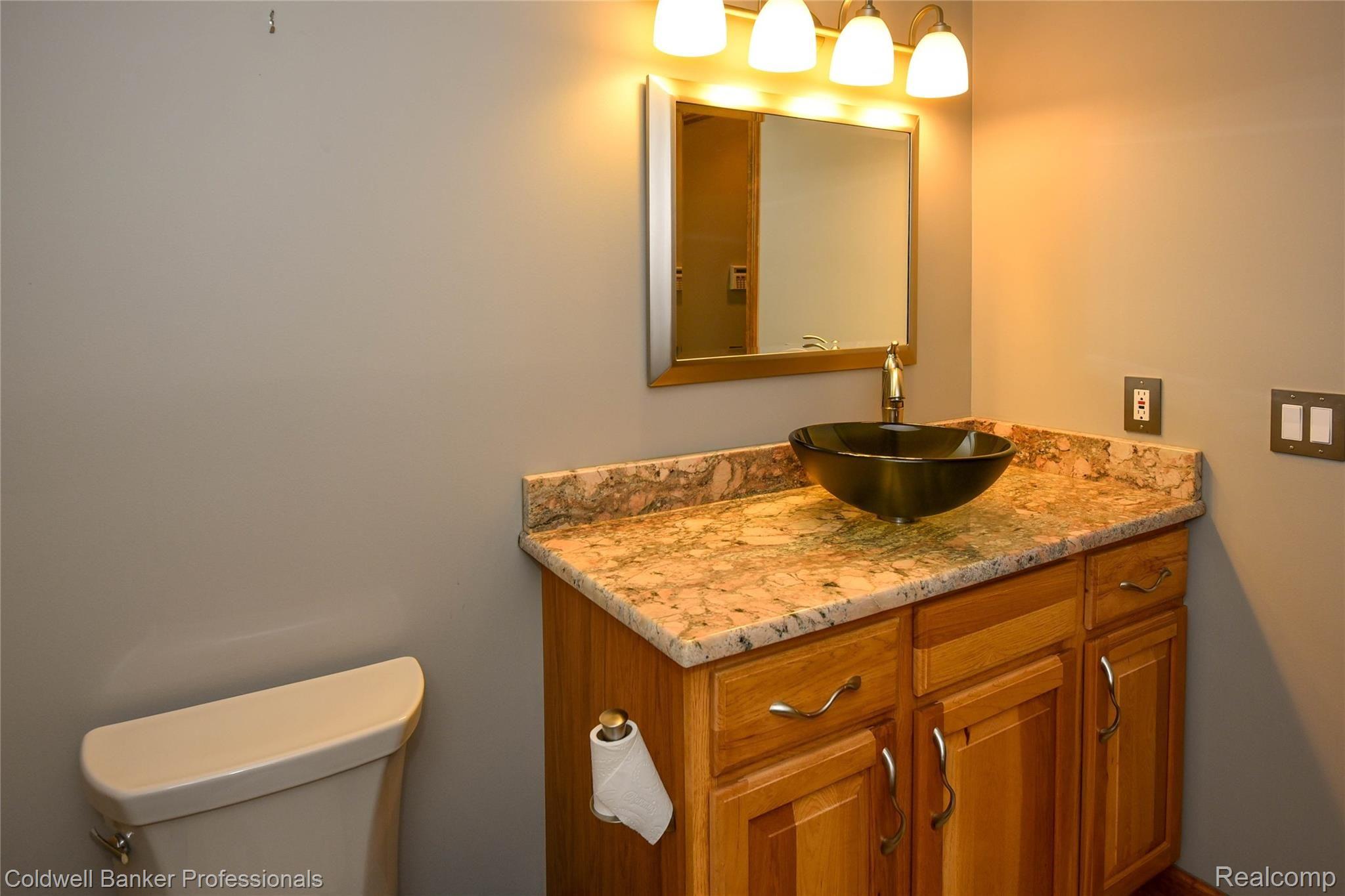 9275 Fox Hollow Road Clarkston, MI 48348 - Photo 19 of 68 Updated Half Bath