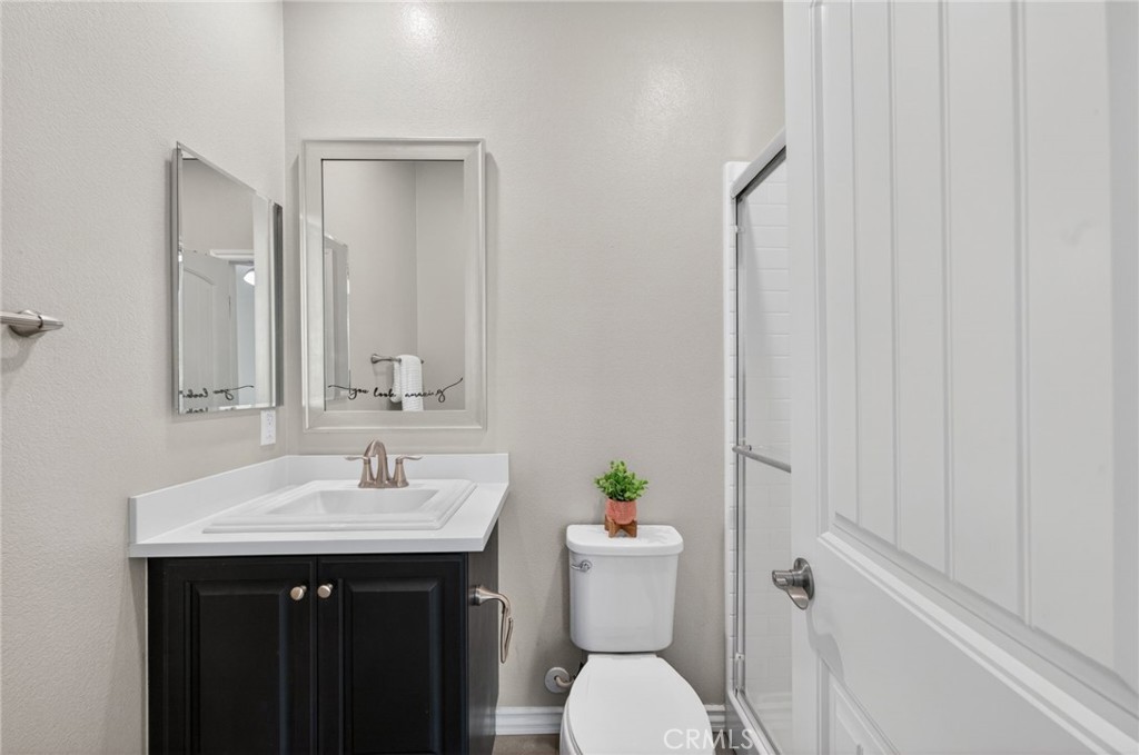 33320 Kilroy Road Temecula, CA 92592 - Photo 37 of 73 Junior Suite Bath