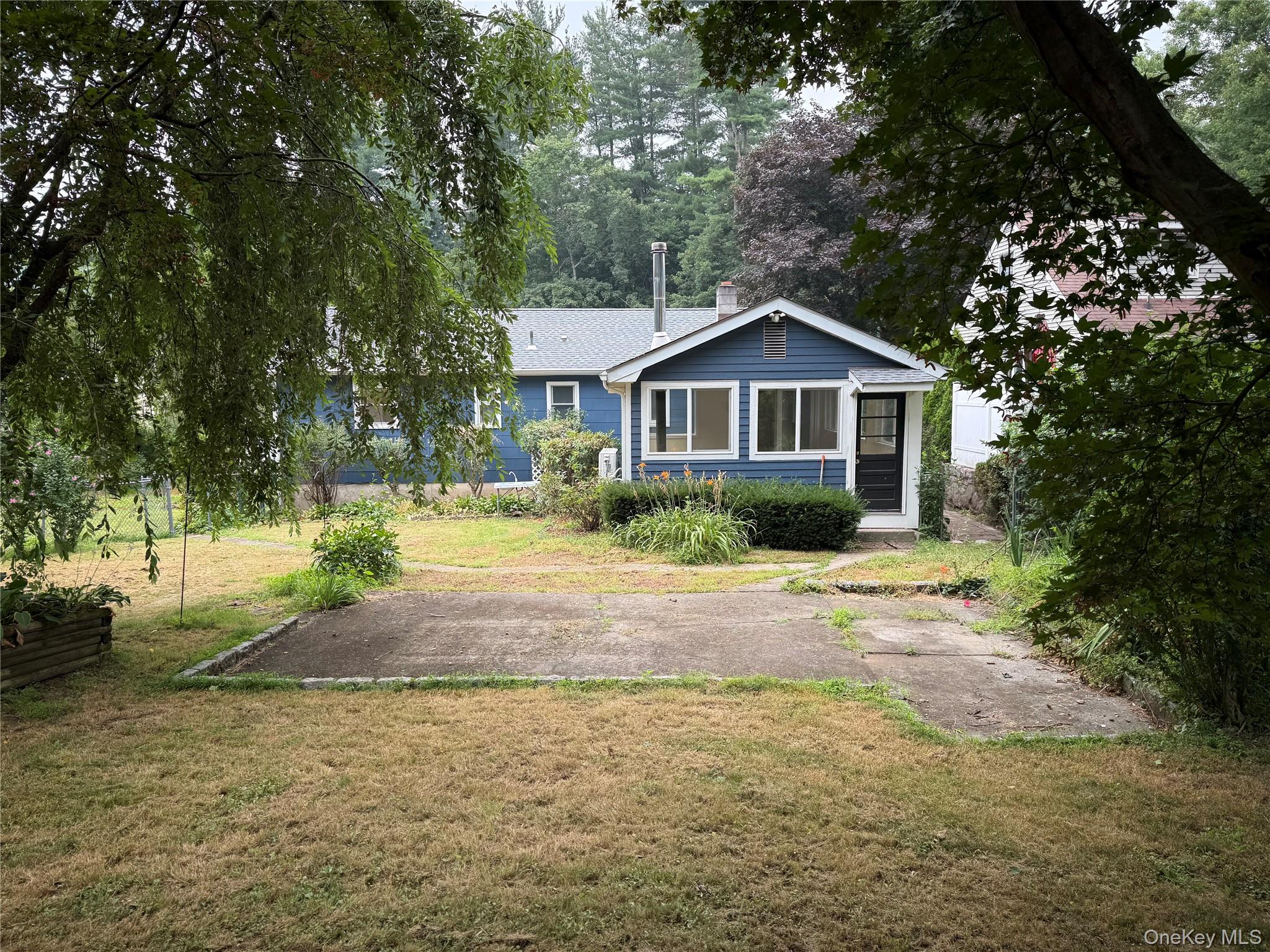 102 Putnam Road Cortlandt Manor, NY 10567 - Photo 2 of 27