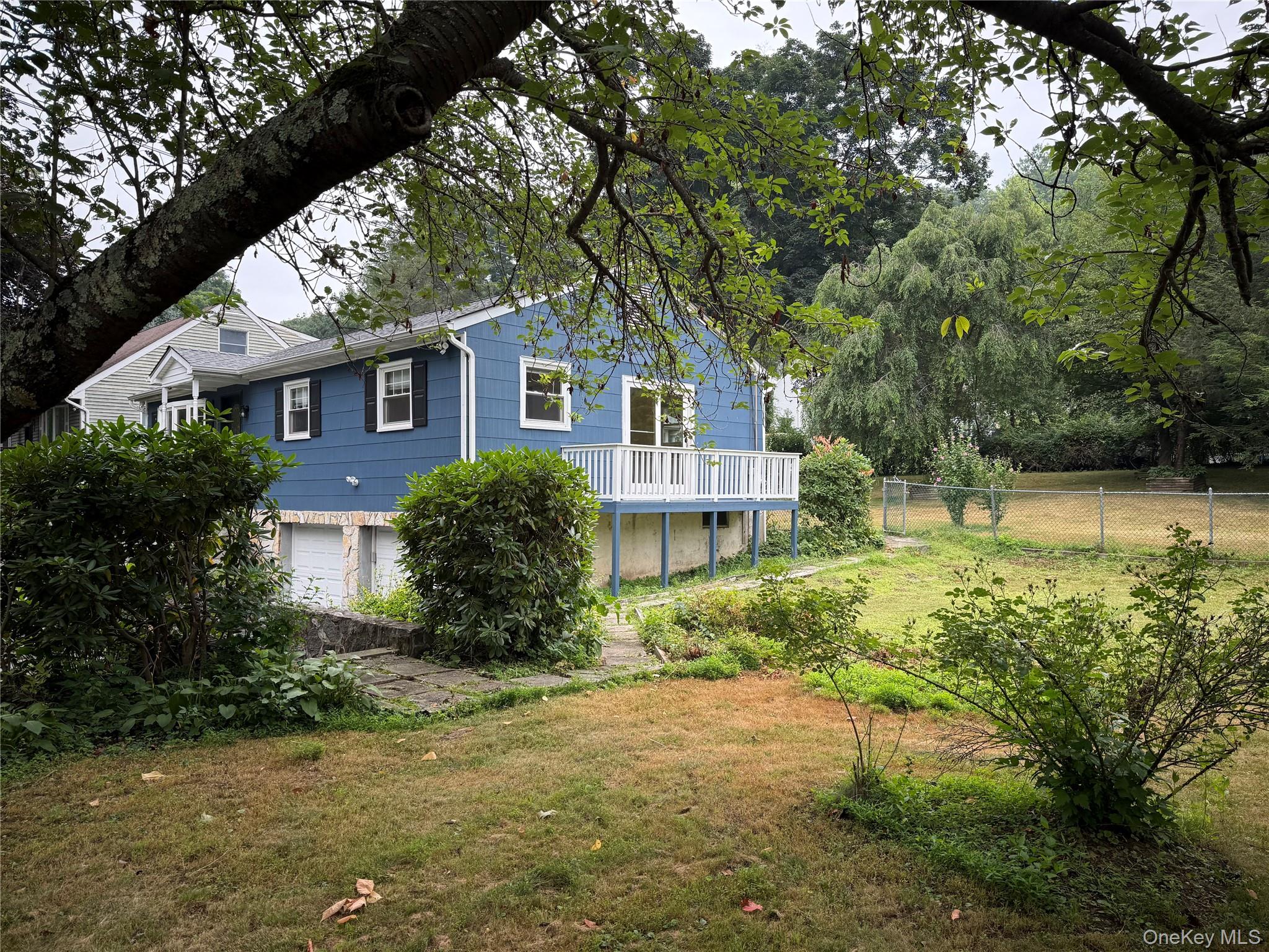 102 Putnam Road Cortlandt Manor, NY 10567 - Photo 3 of 27