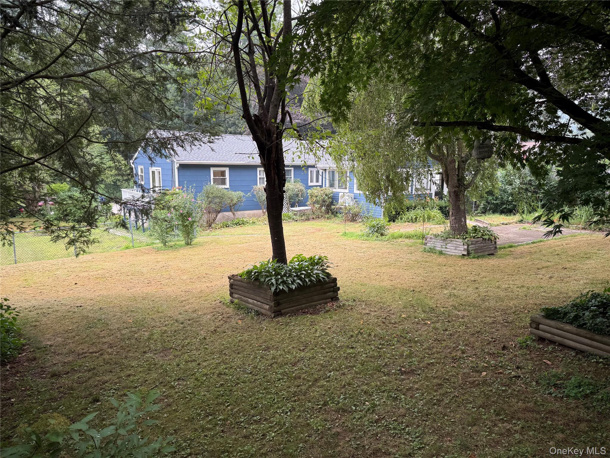 102 Putnam Road Cortlandt Manor, NY 10567 - Photo 4 of 27