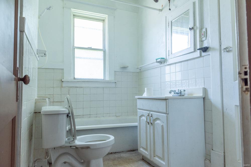 2933 North Hanley Road St. Louis, MO 63121 - Photo 8 of 16 Gallery Image 8