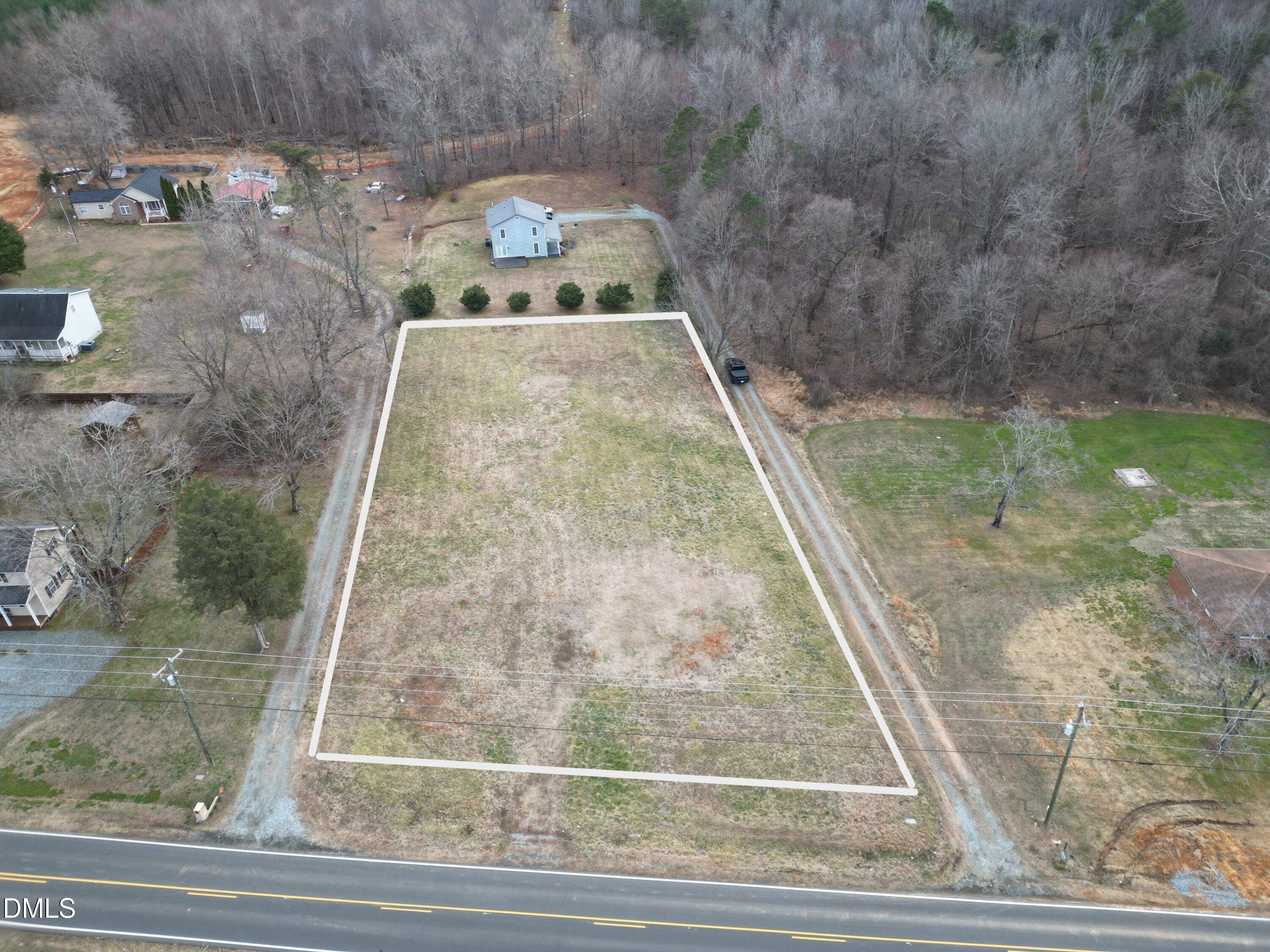 a view of a yard