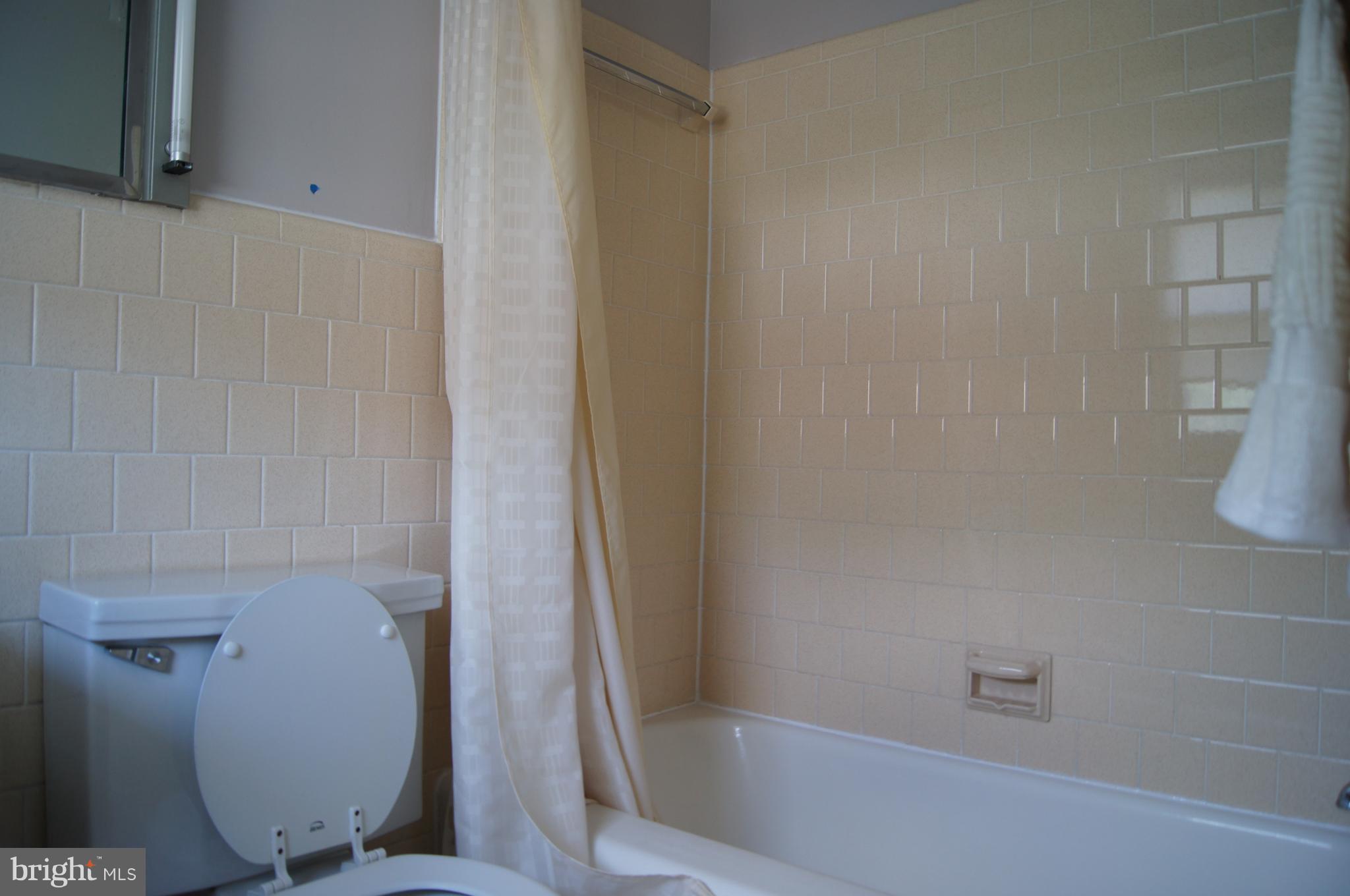 1628 Heathfield Road Baltimore, MD 21239 - Photo 11 of 27 Bathroom in your Bedroom!!