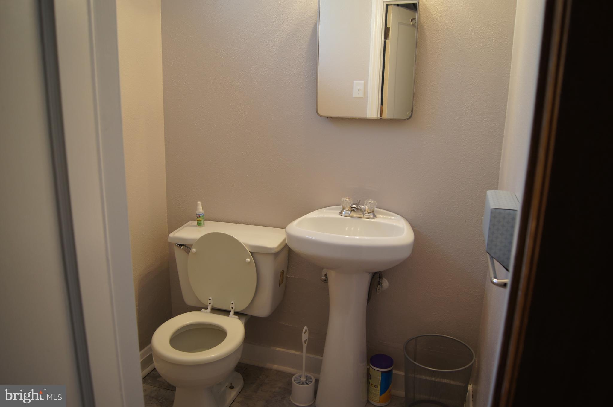 1628 Heathfield Road Baltimore, MD 21239 - Photo 16 of 27 Half-Bath!!