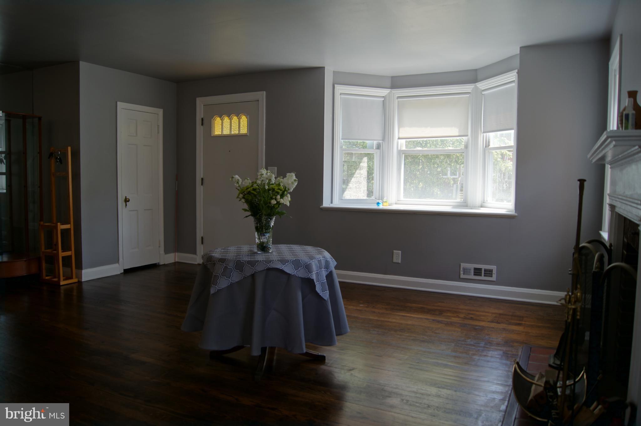 1628 Heathfield Road Baltimore, MD 21239 - Photo 4 of 27 Great Hardwood Floors & Bay Window!!