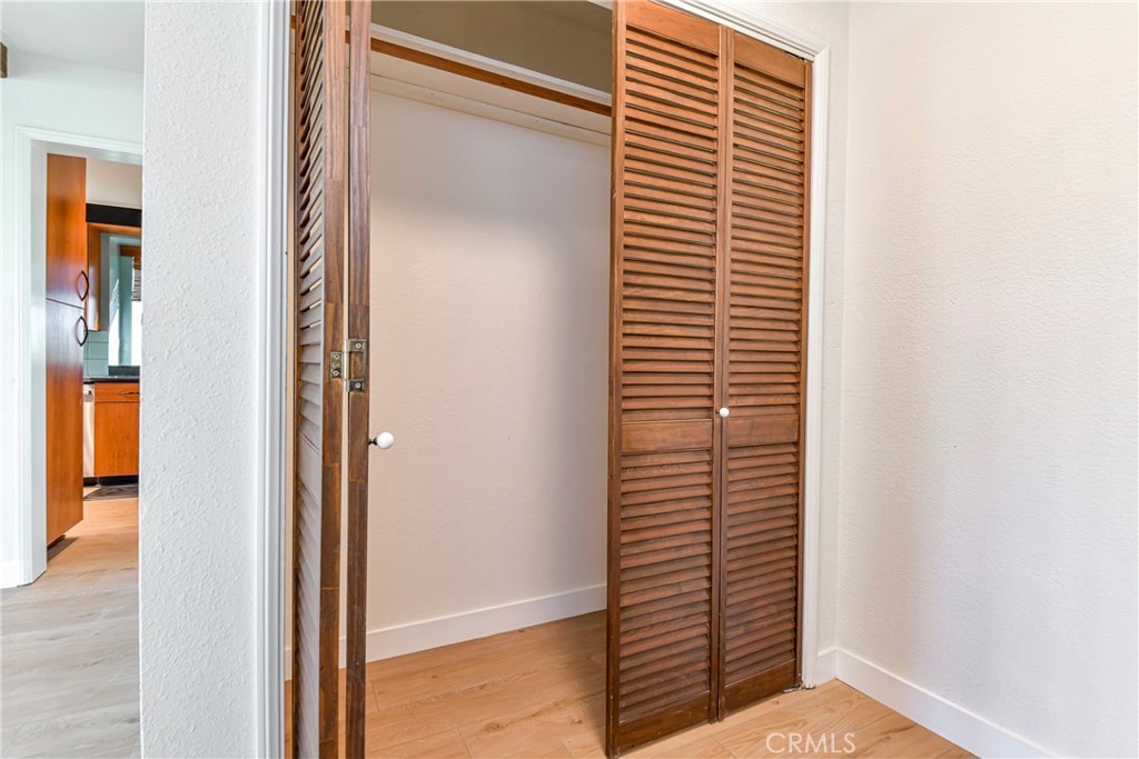 1141 17th Street, Unit 5 Santa Monica, CA 90403 - Photo 15 of 43 a view of a hallway