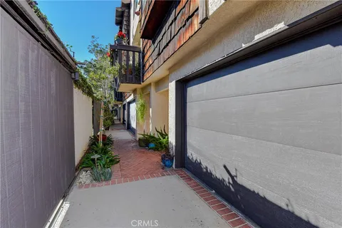 $6,300 | 1141 17th Street, Unit 5, Santa Monica, CA 90403