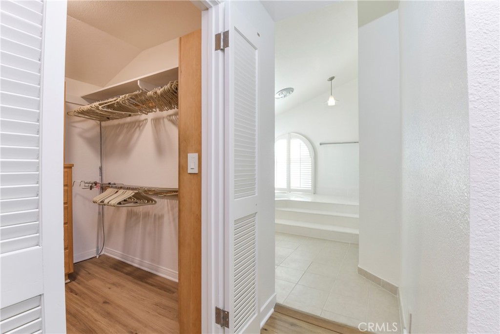 1141 17th Street, Unit 5 Santa Monica, CA 90403 - Photo 39 of 43 a bathroom with a glass shower door and a bathtub