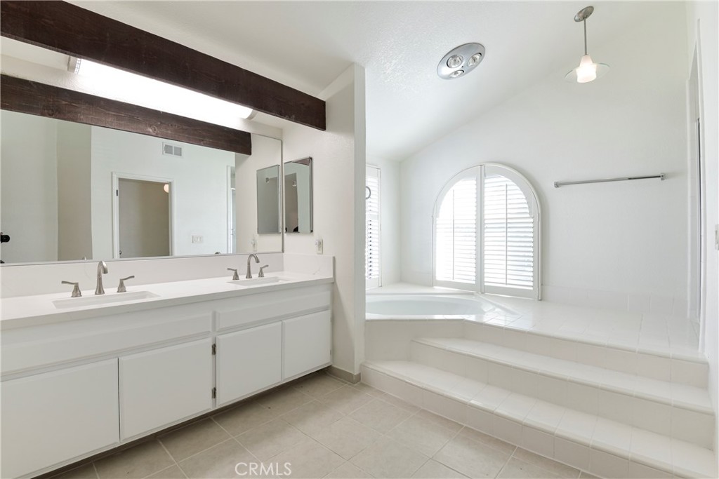 1141 17th Street, Unit 5 Santa Monica, CA 90403 - Photo 41 of 43 a spacious bathroom with a double vanity sink and mirror with bathtub